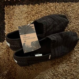 Women’s Black TOMS